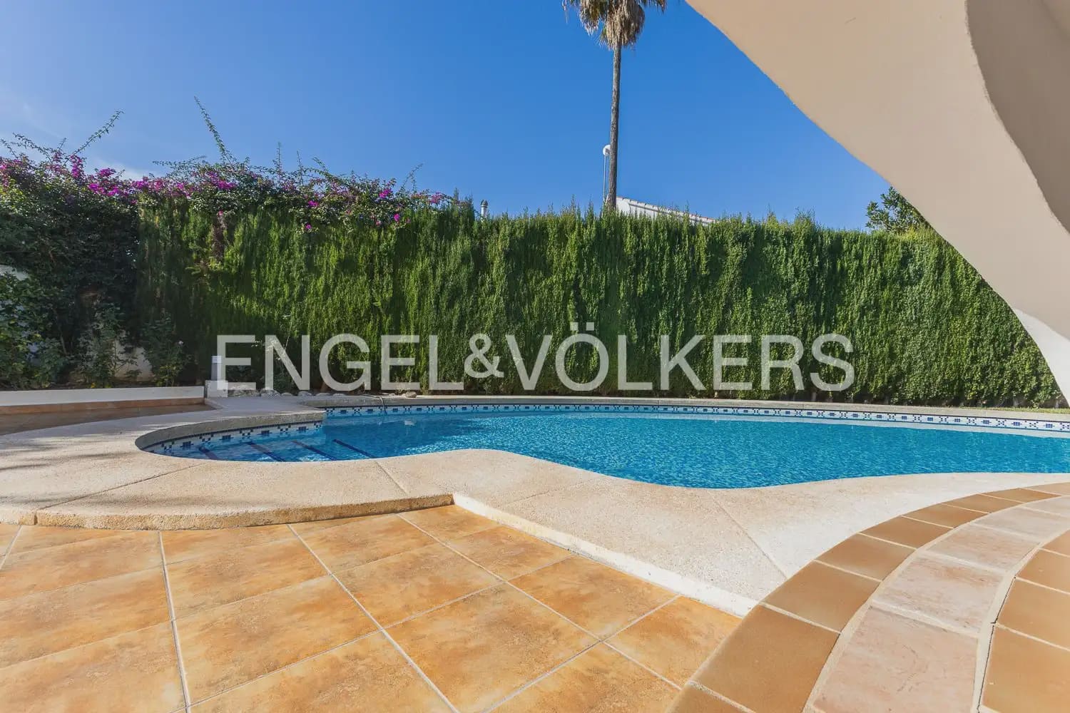 Chalet de 6 habitaciones en Dénia en venta con piscina garaje - 695.000 € (Ref: 9898046)