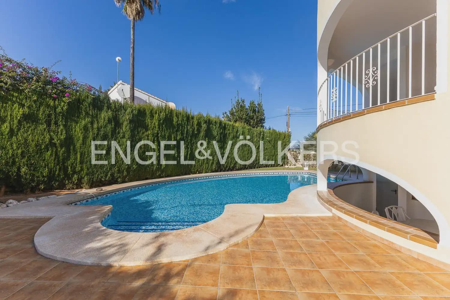 Chalet de 6 habitaciones en Dénia en venta con piscina garaje - 695.000 € (Ref: 9898046)