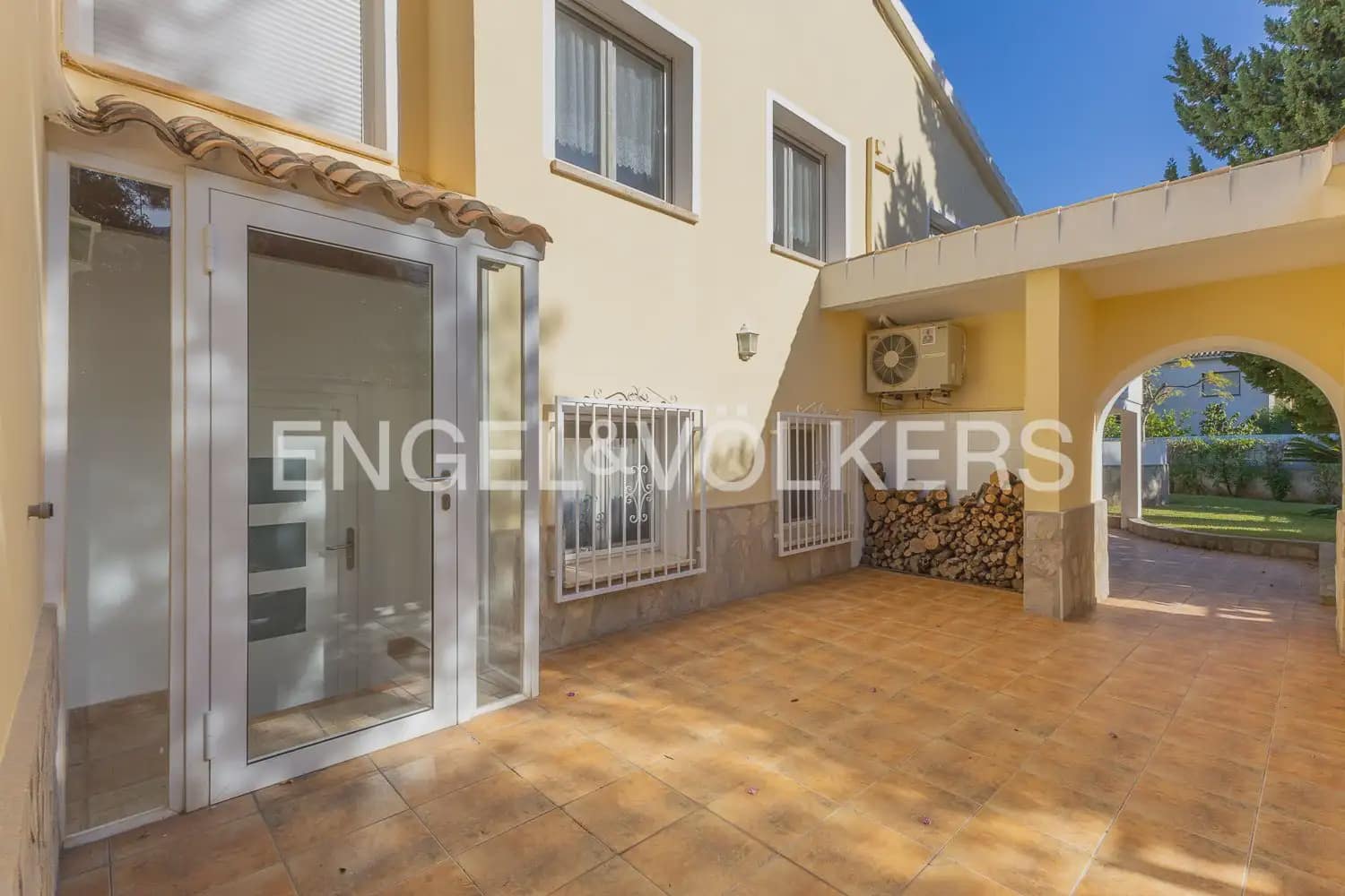 Chalet de 6 habitaciones en Dénia en venta con piscina garaje - 695.000 € (Ref: 9898046)