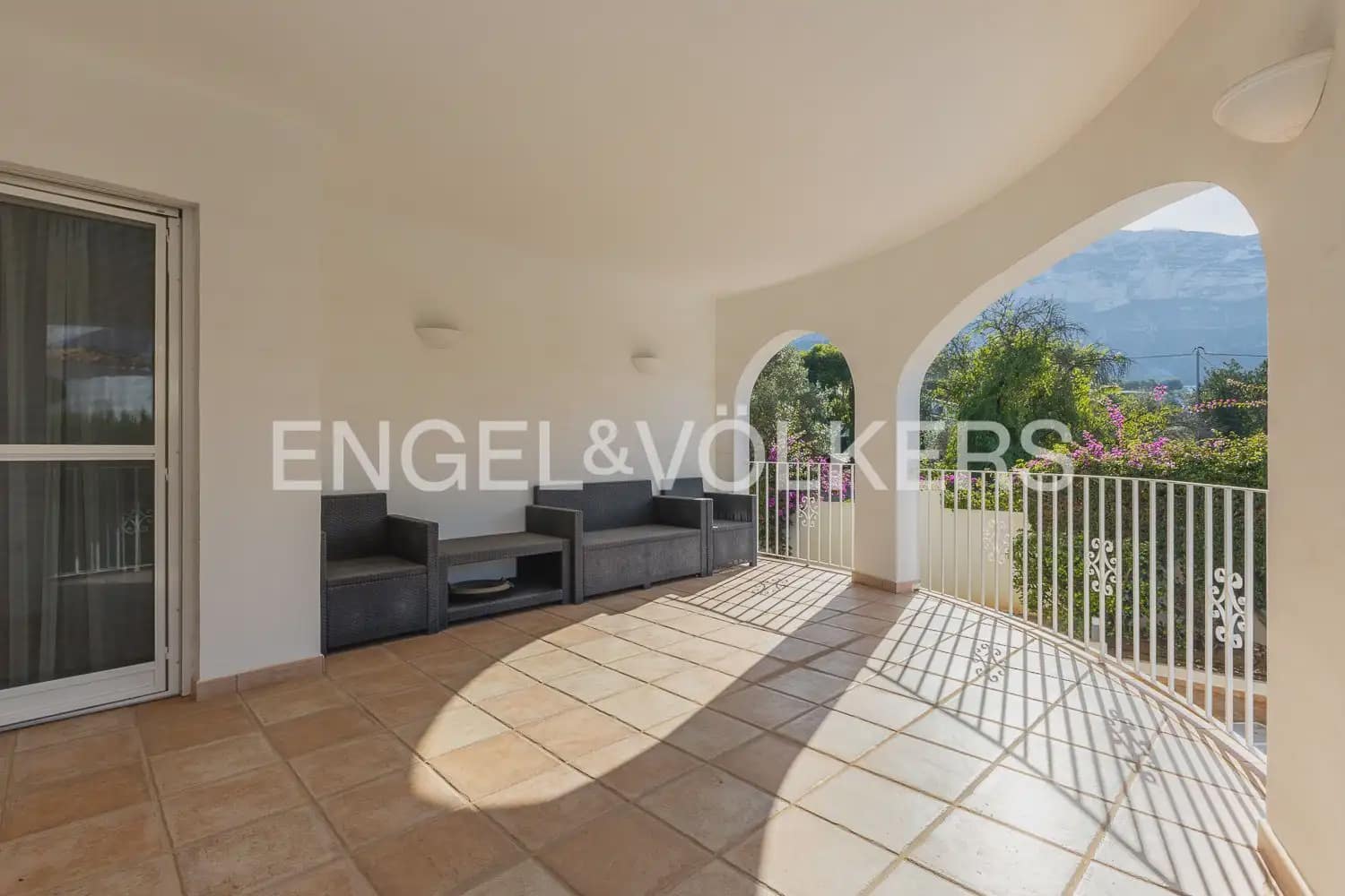 Chalet de 6 habitaciones en Dénia en venta con piscina garaje - 695.000 € (Ref: 9898046)