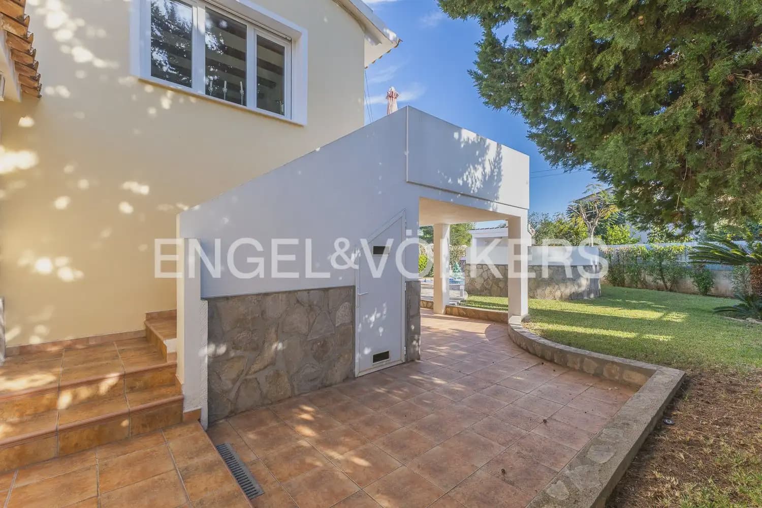 Chalet de 6 habitaciones en Dénia en venta con piscina garaje - 695.000 € (Ref: 9898046)