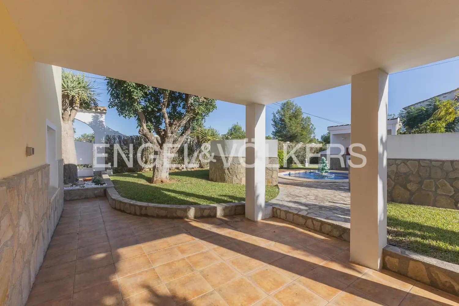 Chalet de 6 habitaciones en Dénia en venta con piscina garaje - 695.000 € (Ref: 9898046)