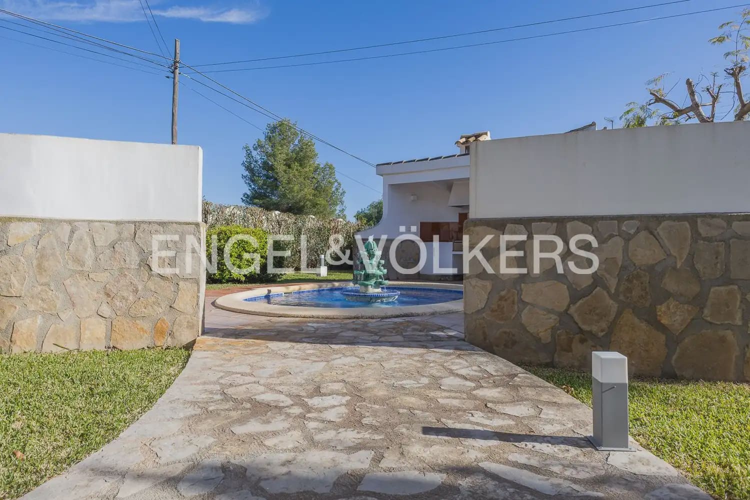 Chalet de 6 habitaciones en Dénia en venta con piscina garaje - 695.000 € (Ref: 9898046)