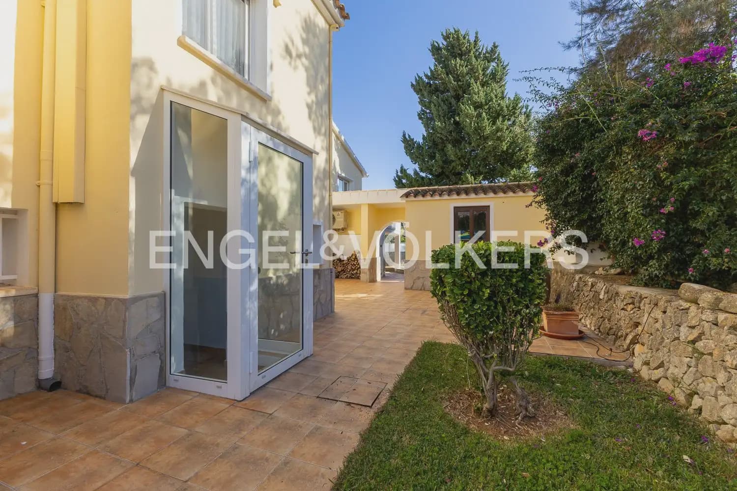 Chalet de 6 habitaciones en Dénia en venta con piscina garaje - 695.000 € (Ref: 9898046)