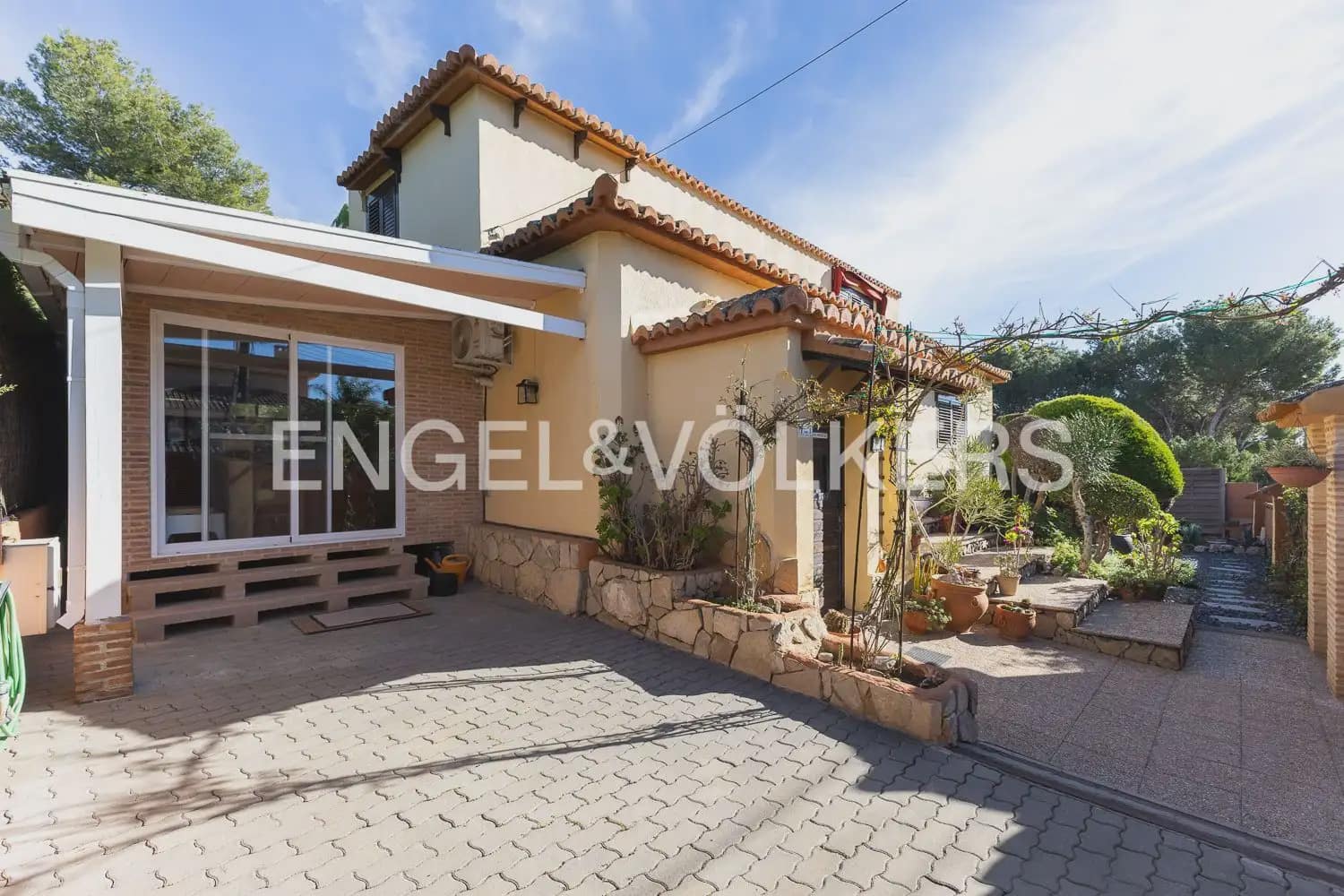 3 bedroom Villa for sale in Riba-roja de Turia with pool garage - € 680,000 (Ref: 9898049)