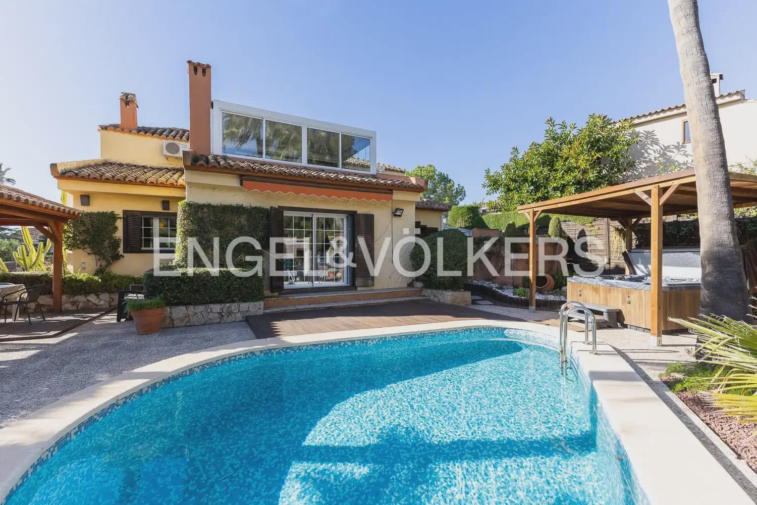 3 bedroom Villa for sale in Riba-roja de Turia with pool garage - € 680,000 (Ref: 9898049)