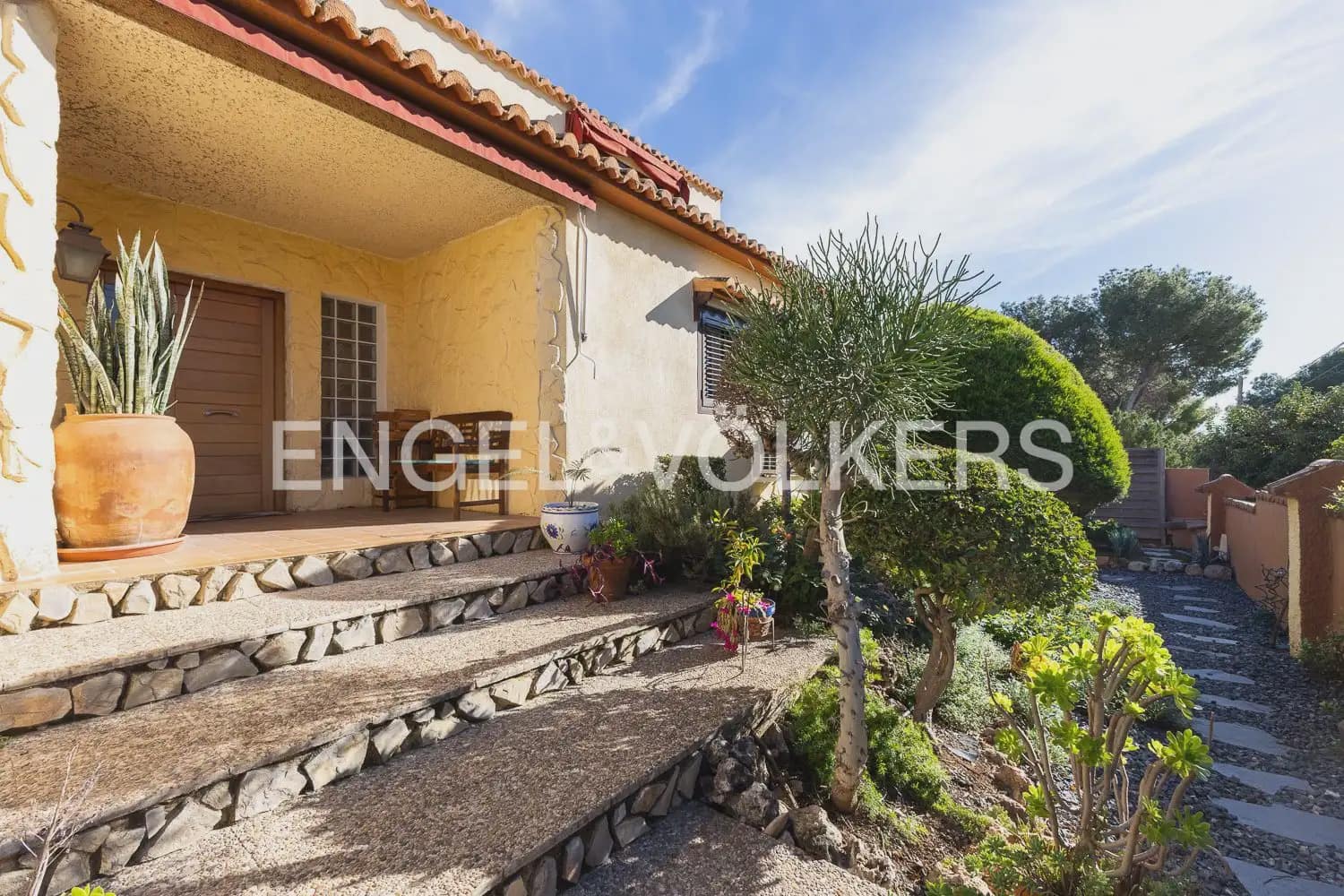 3 bedroom Villa for sale in Riba-roja de Turia with pool garage - € 680,000 (Ref: 9898049)