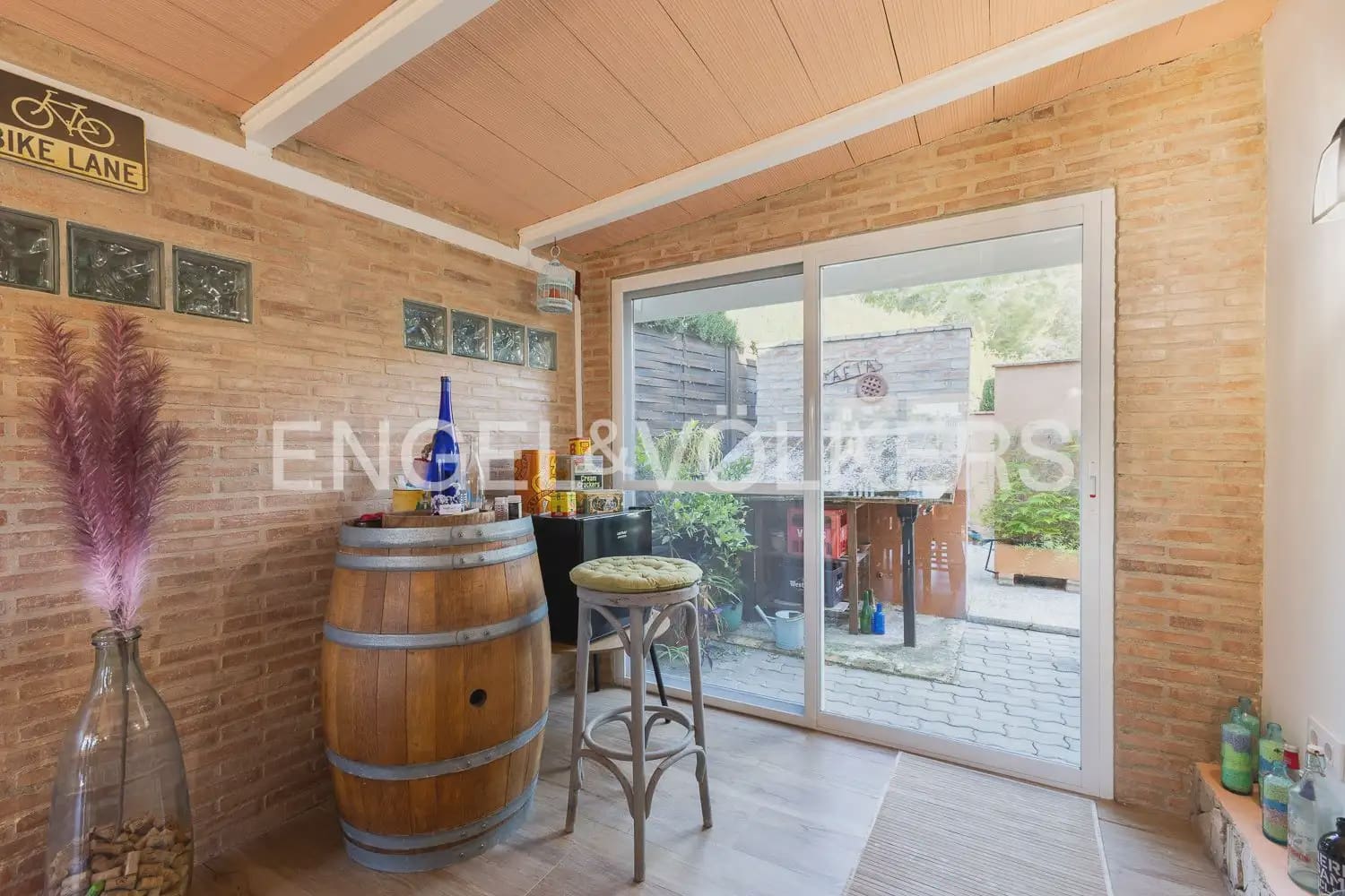 3 bedroom Villa for sale in Riba-roja de Turia with pool garage - € 680,000 (Ref: 9898049)