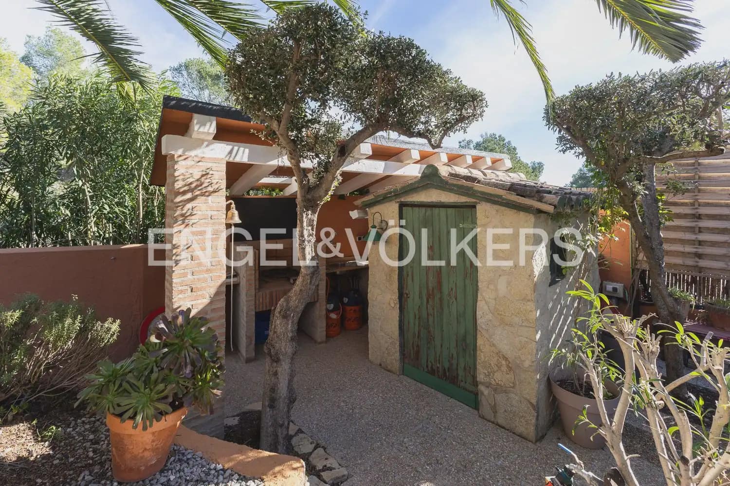3 bedroom Villa for sale in Riba-roja de Turia with pool garage - € 680,000 (Ref: 9898049)