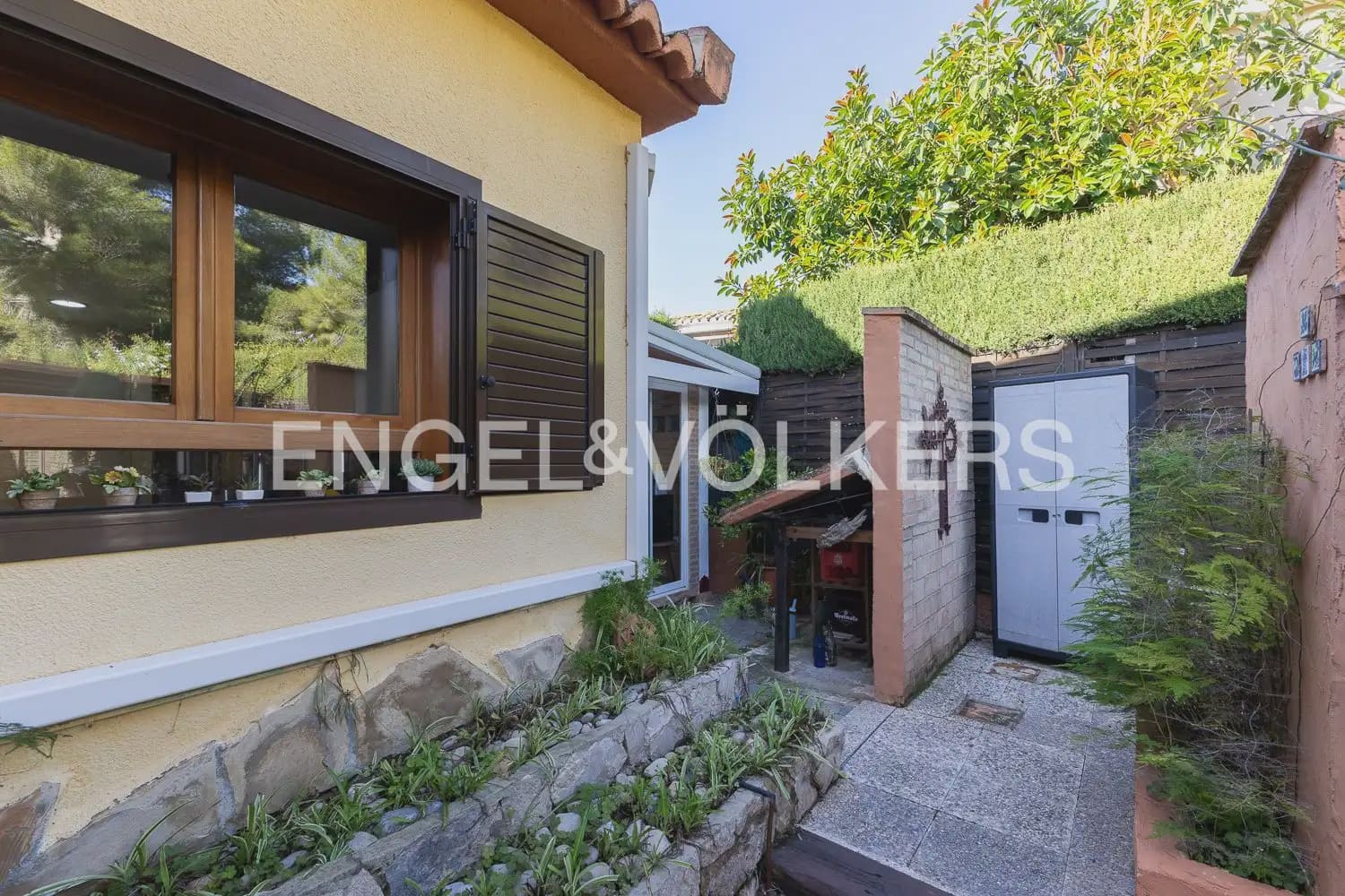 3 bedroom Villa for sale in Riba-roja de Turia with pool garage - € 680,000 (Ref: 9898049)