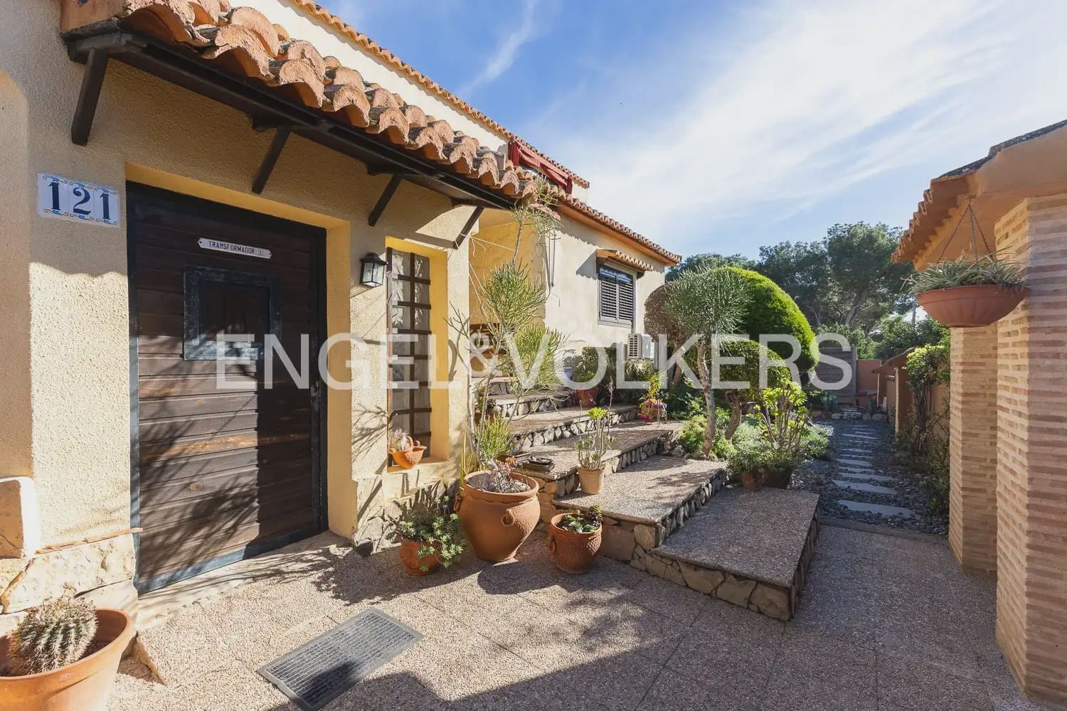3 bedroom Villa for sale in Riba-roja de Turia with pool garage - € 680,000 (Ref: 9898049)