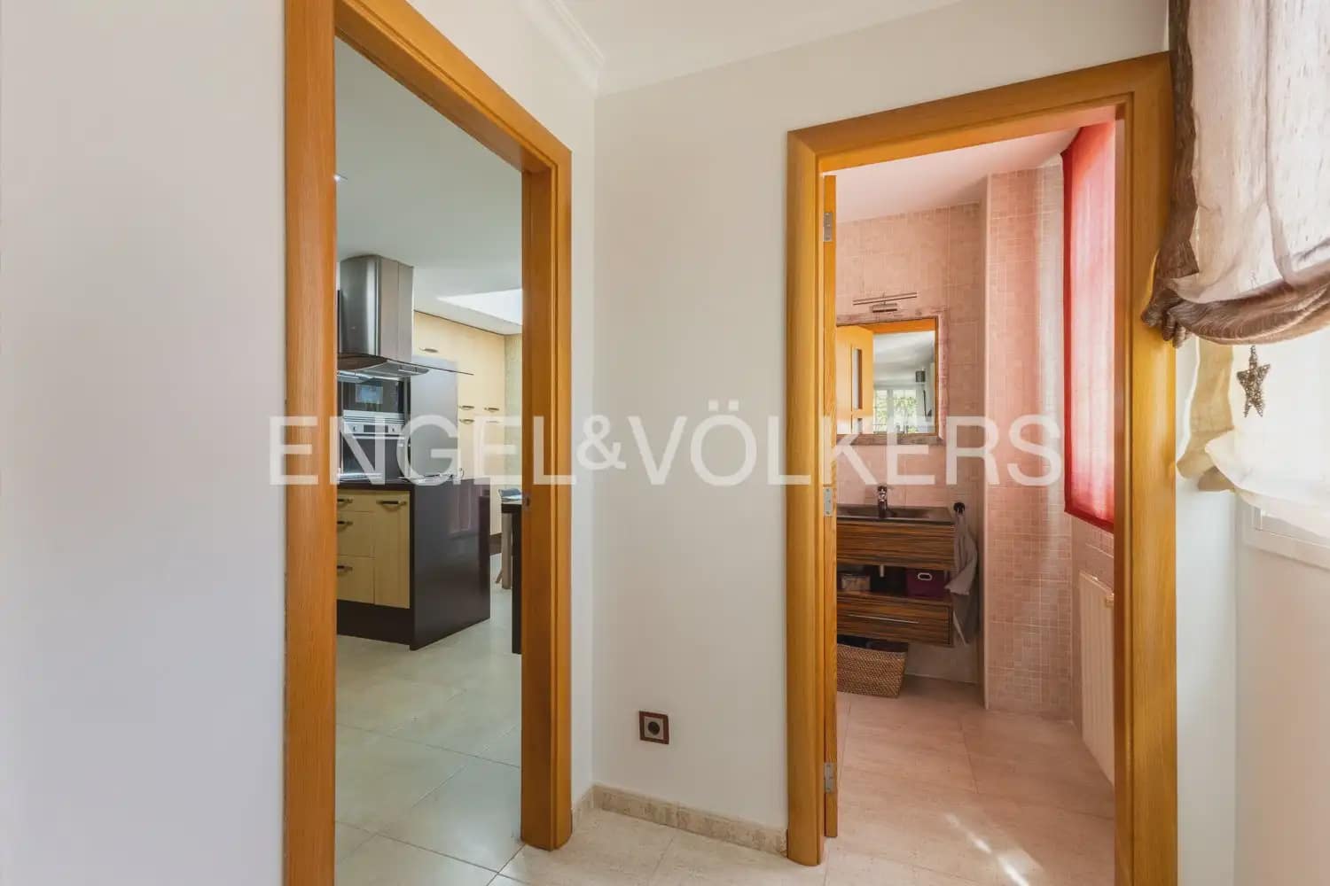 4 slaapkamer Halfvrijstaande villa te huur in Riba-roja de Turia met zwembad garage - € 2.500 (Ref: 9898050)