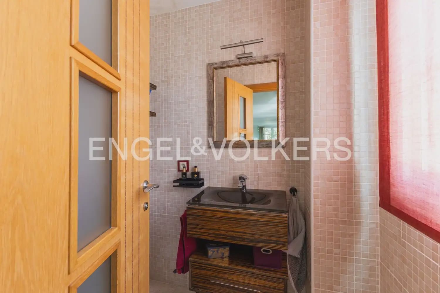 4 slaapkamer Halfvrijstaande villa te huur in Riba-roja de Turia met zwembad garage - € 2.500 (Ref: 9898050)
