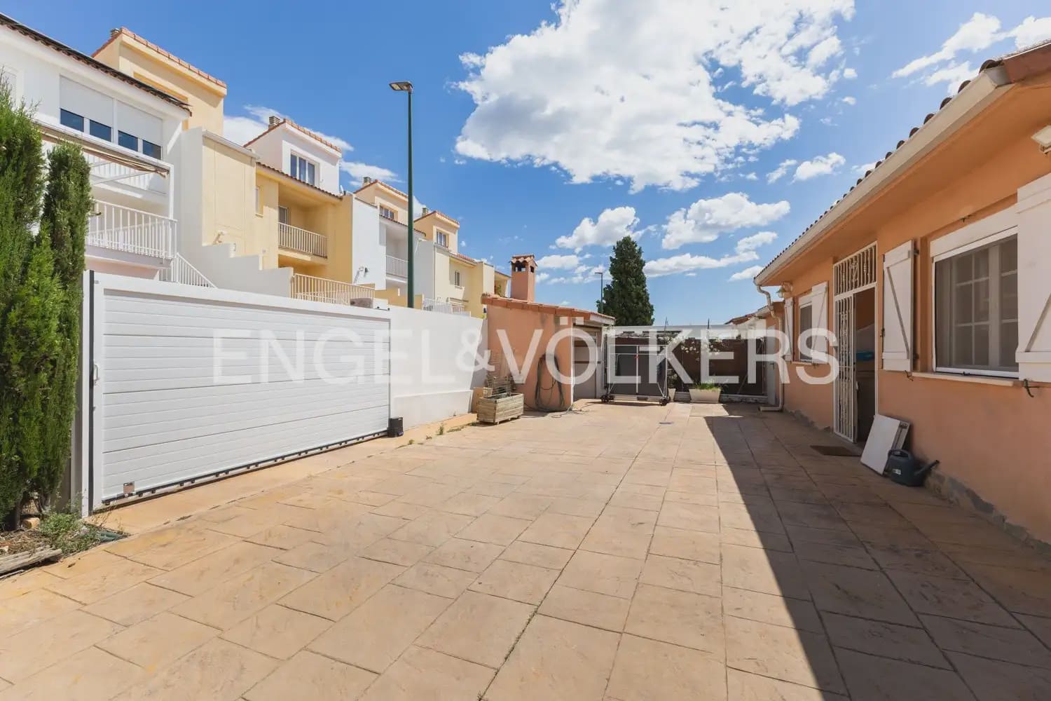 4 slaapkamer Halfvrijstaande villa te huur in Riba-roja de Turia met zwembad garage - € 2.500 (Ref: 9898050)