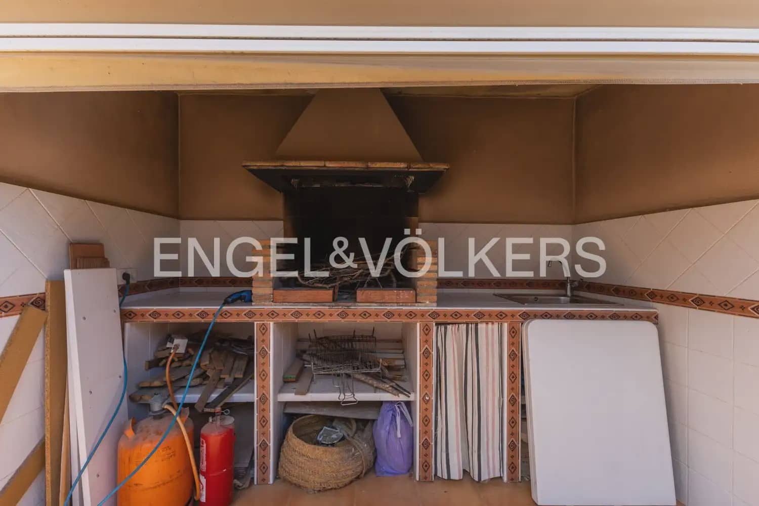4 slaapkamer Halfvrijstaande villa te huur in Riba-roja de Turia met zwembad garage - € 2.500 (Ref: 9898050)