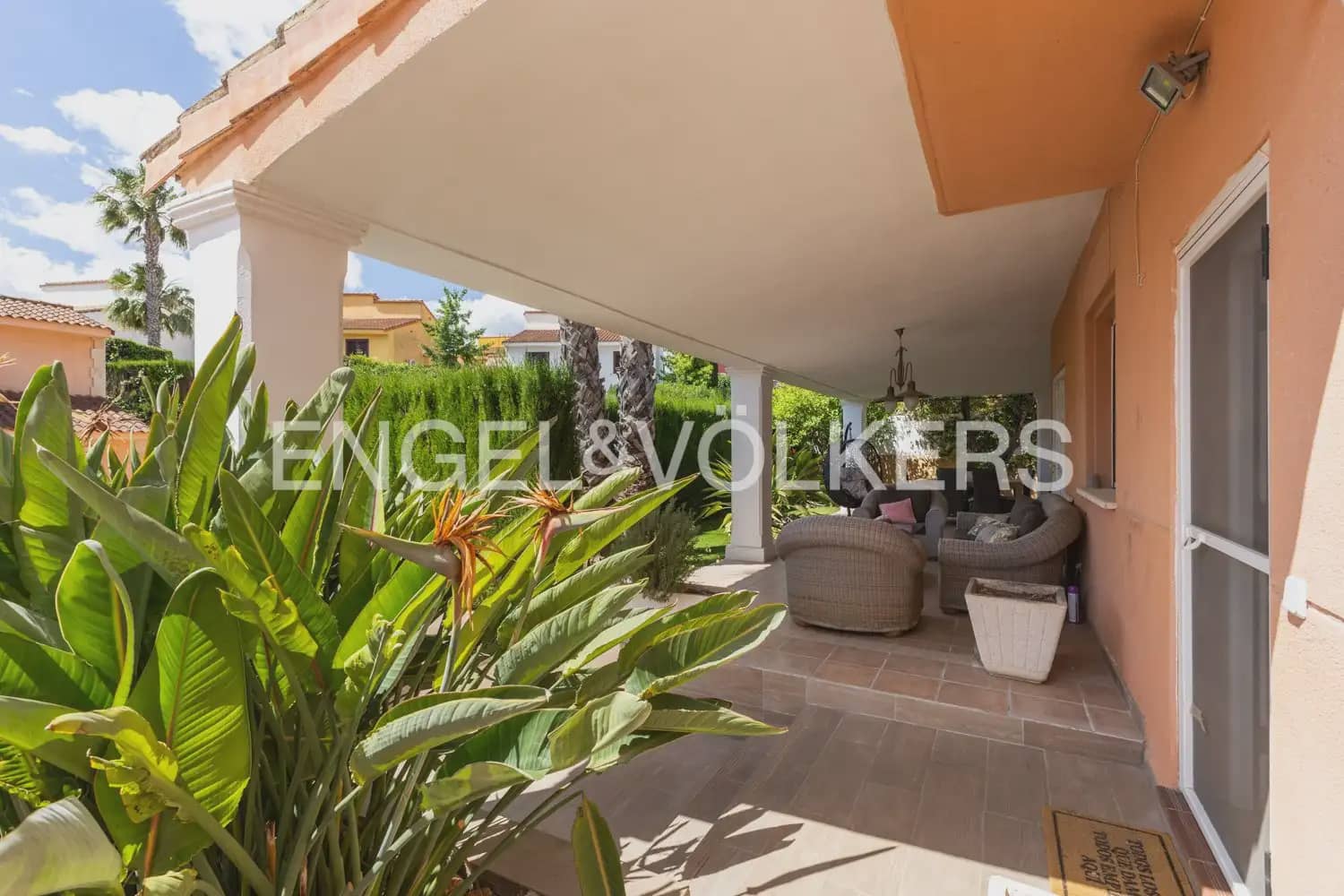 4 slaapkamer Halfvrijstaande villa te huur in Riba-roja de Turia met zwembad garage - € 2.500 (Ref: 9898050)