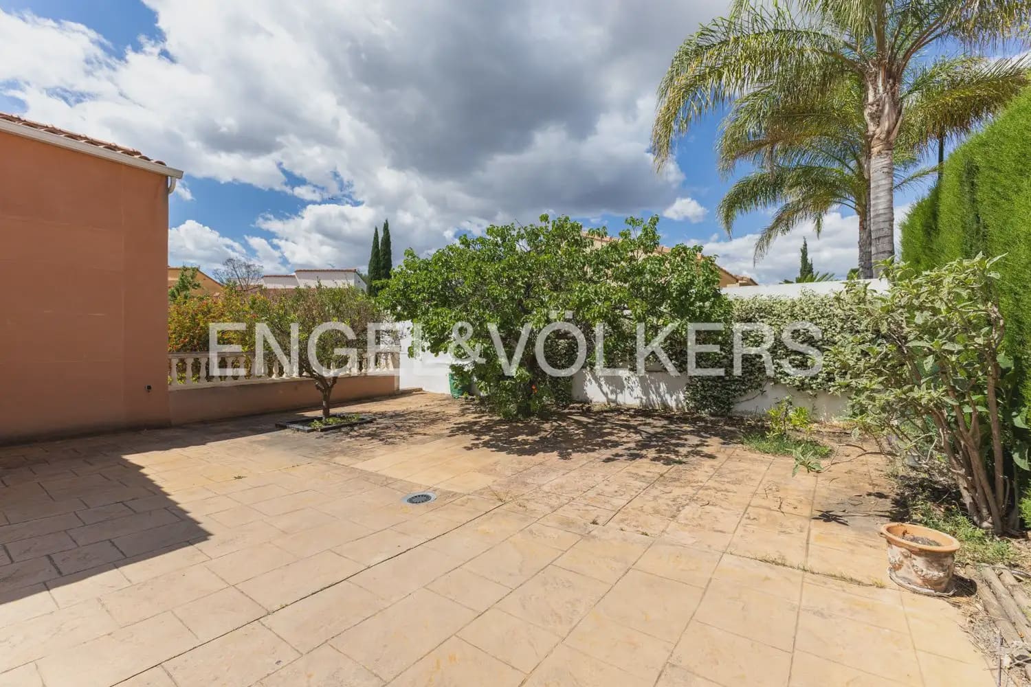 4 slaapkamer Halfvrijstaande villa te huur in Riba-roja de Turia met zwembad garage - € 2.500 (Ref: 9898050)