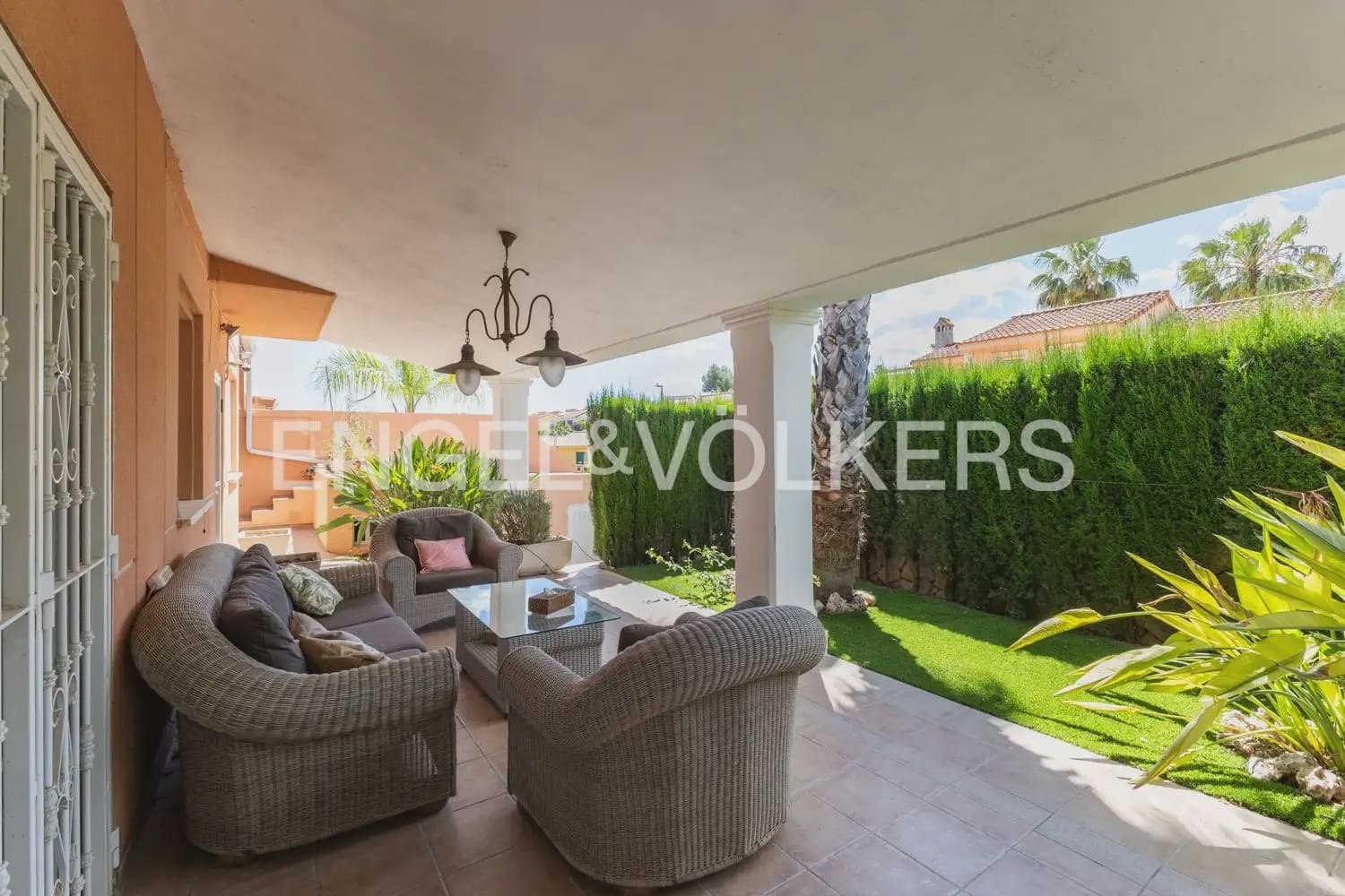4 slaapkamer Halfvrijstaande villa te huur in Riba-roja de Turia met zwembad garage - € 2.500 (Ref: 9898050)