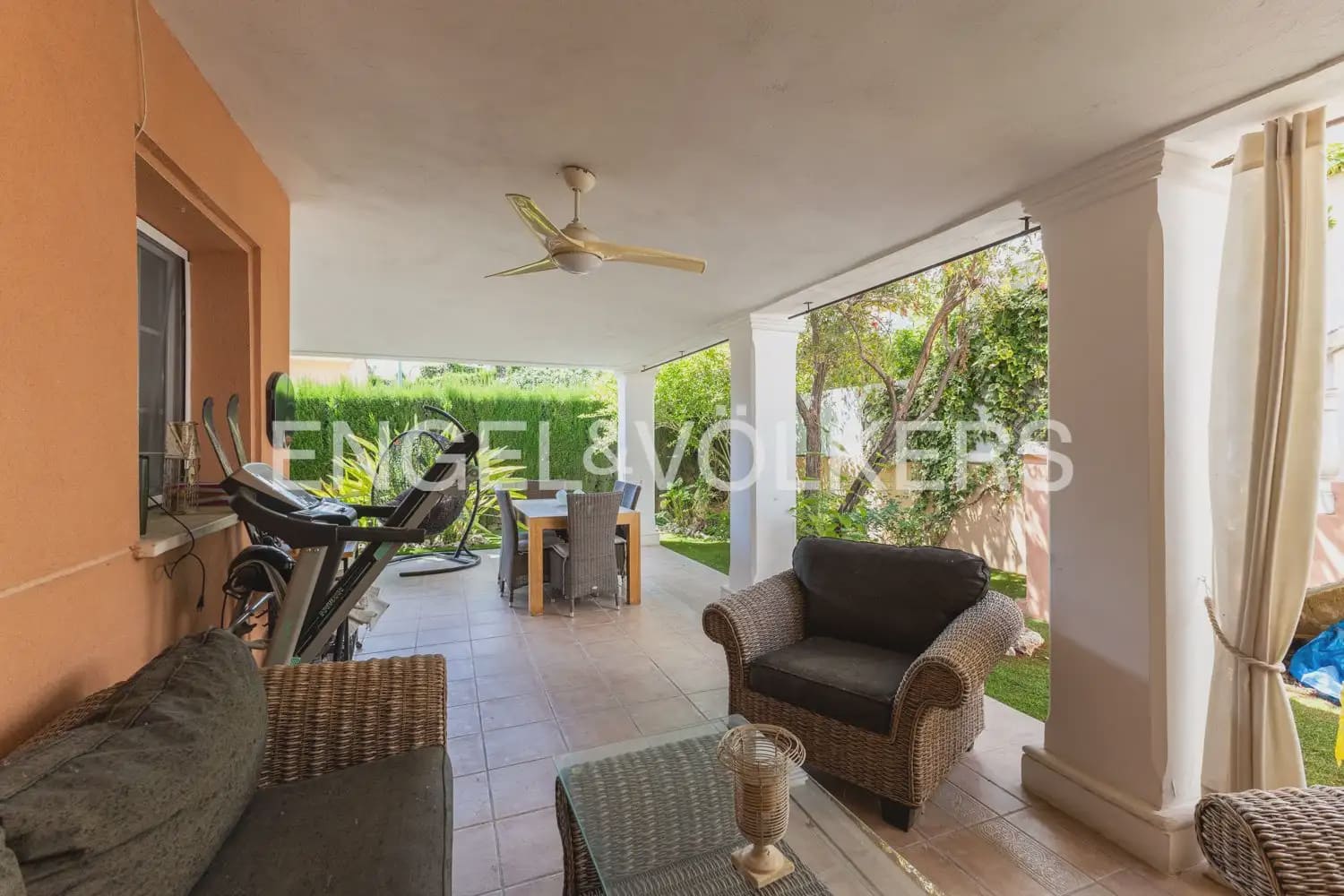 4 slaapkamer Halfvrijstaande villa te huur in Riba-roja de Turia met zwembad garage - € 2.500 (Ref: 9898050)