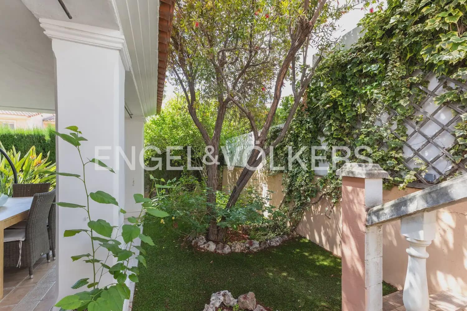 4 slaapkamer Halfvrijstaande villa te huur in Riba-roja de Turia met zwembad garage - € 2.500 (Ref: 9898050)