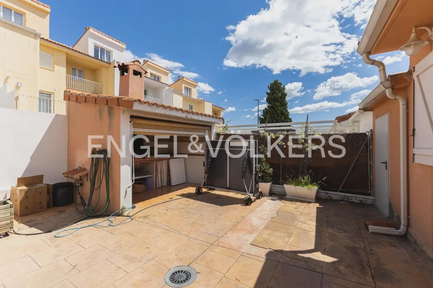 4 slaapkamer Halfvrijstaande villa te huur in Riba-roja de Turia met zwembad garage - € 2.500 (Ref: 9898050)