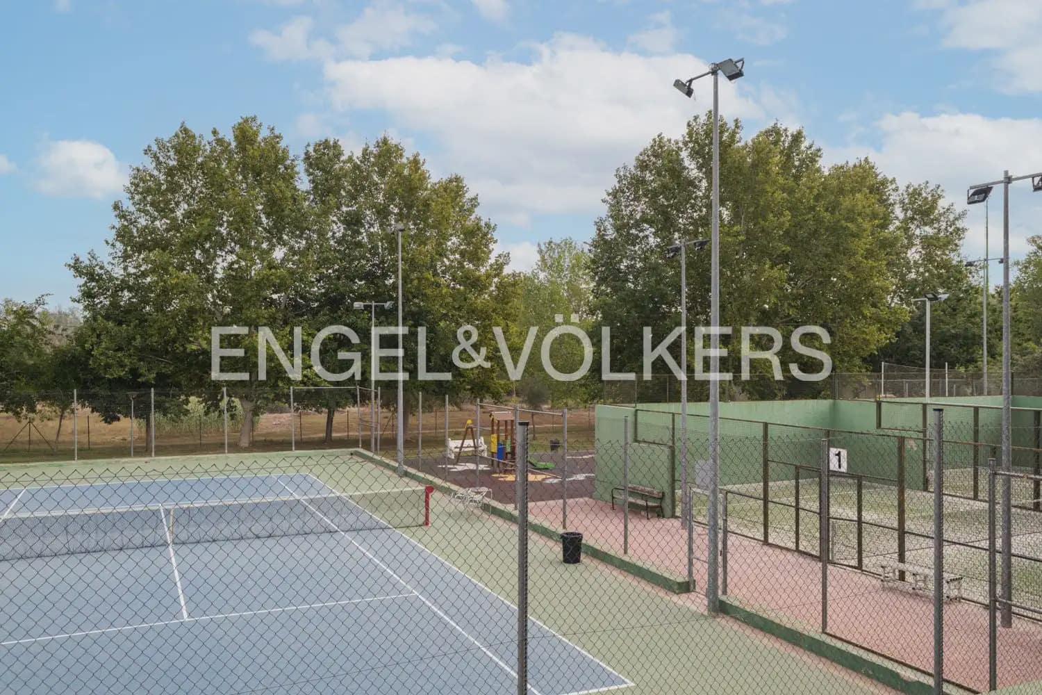4 slaapkamer Halfvrijstaande villa te huur in Riba-roja de Turia met zwembad garage - € 2.500 (Ref: 9898050)