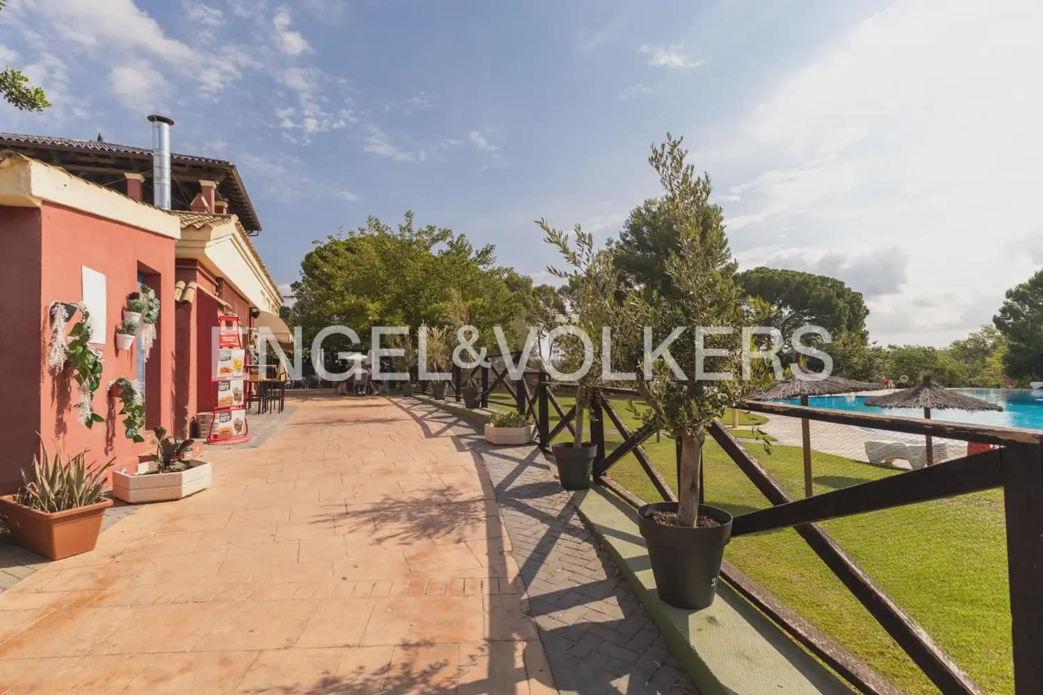4 slaapkamer Halfvrijstaande villa te huur in Riba-roja de Turia met zwembad garage - € 2.500 (Ref: 9898050)