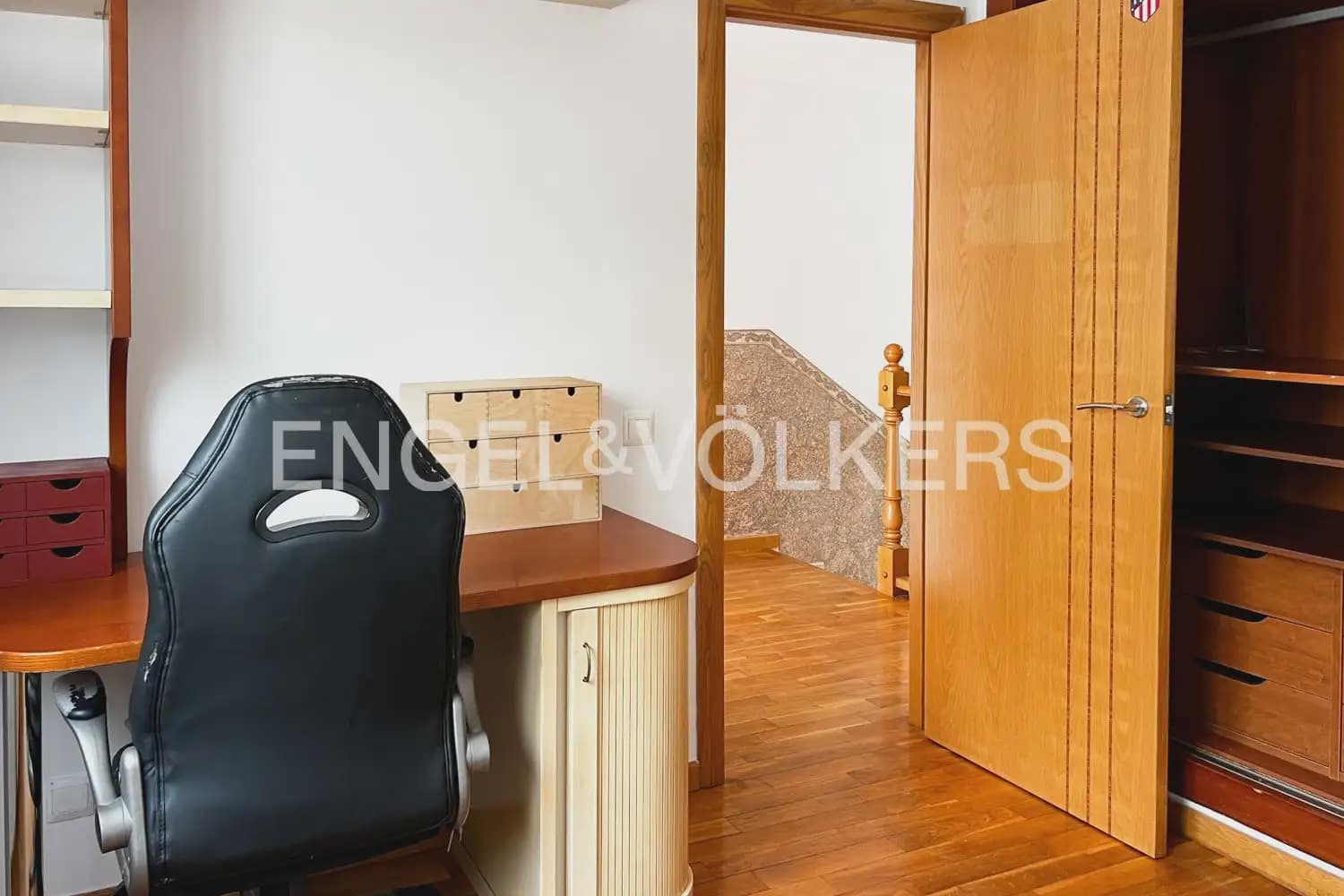 4 soverom Kjedet enebolig til leie i Riba-roja de Turia med svømmebasseng garasje - € 2 400 (Ref: 9898050)