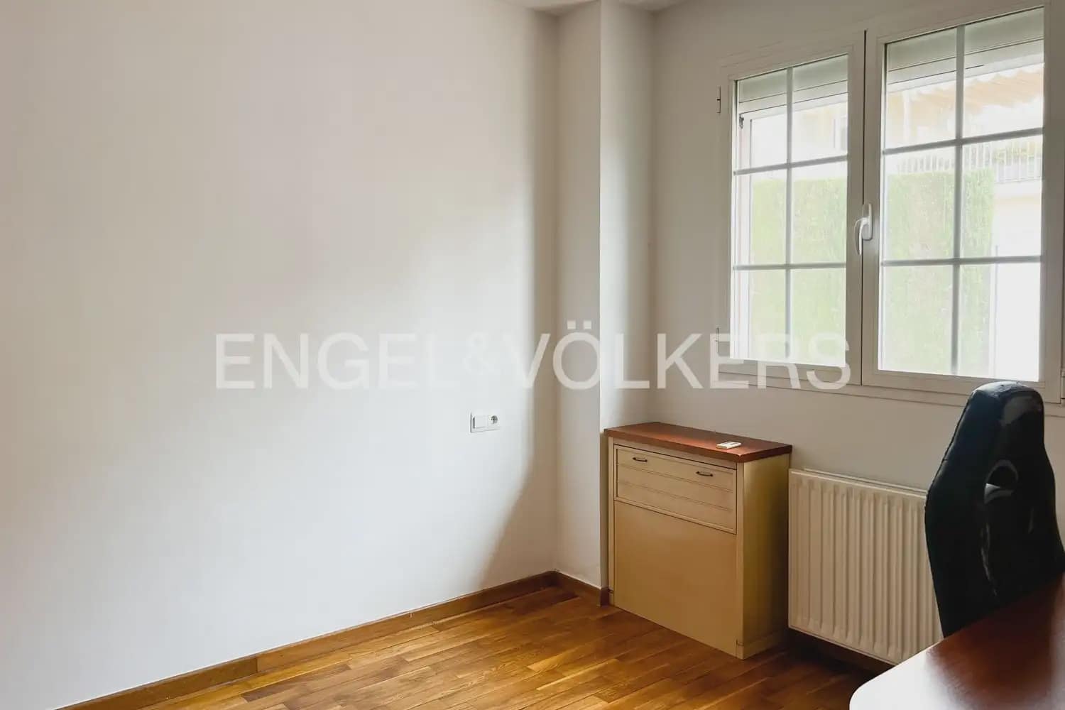 4 soverom Kjedet enebolig til leie i Riba-roja de Turia med svømmebasseng garasje - € 2 400 (Ref: 9898050)