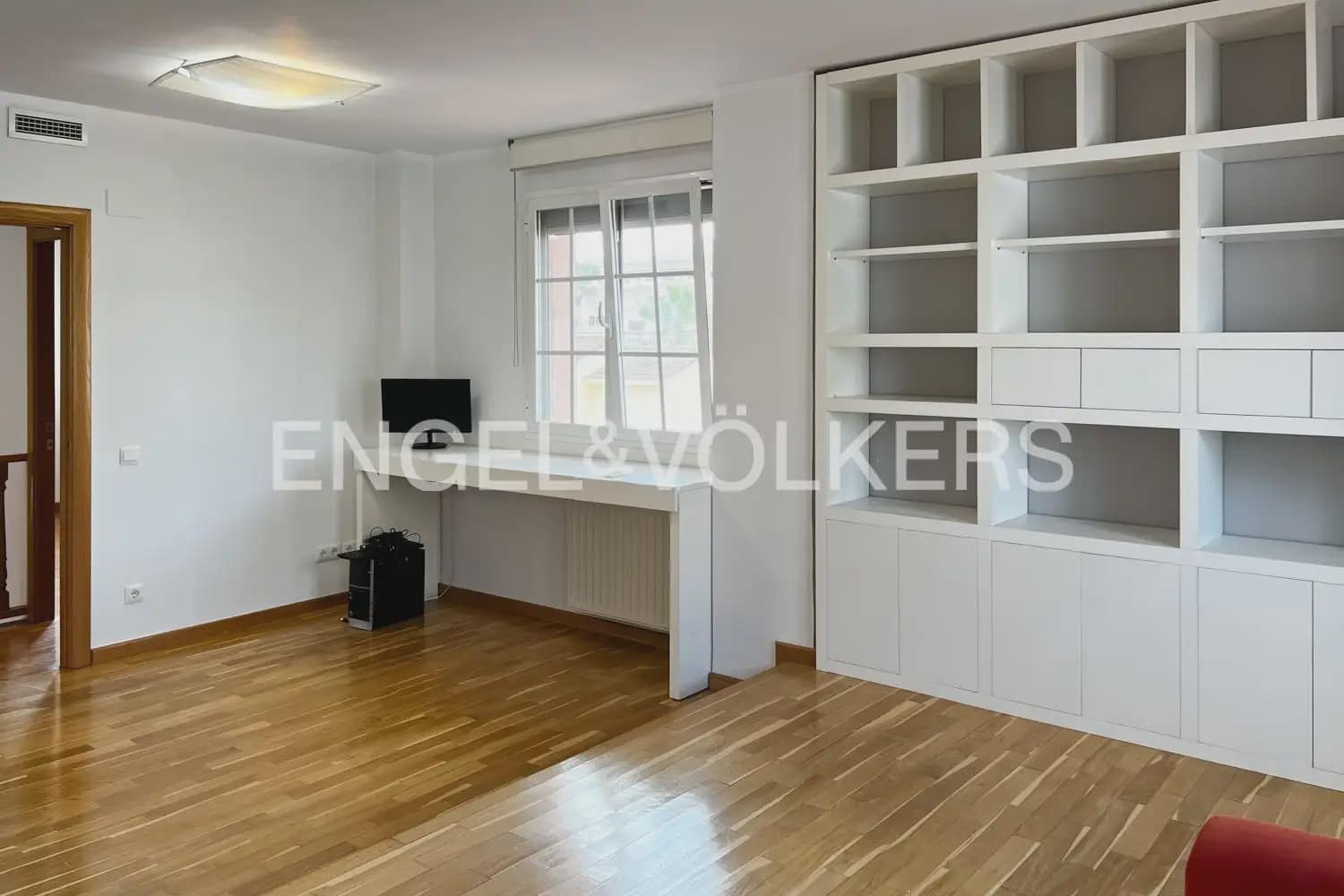 4 soverom Kjedet enebolig til leie i Riba-roja de Turia med svømmebasseng garasje - € 2 400 (Ref: 9898050)