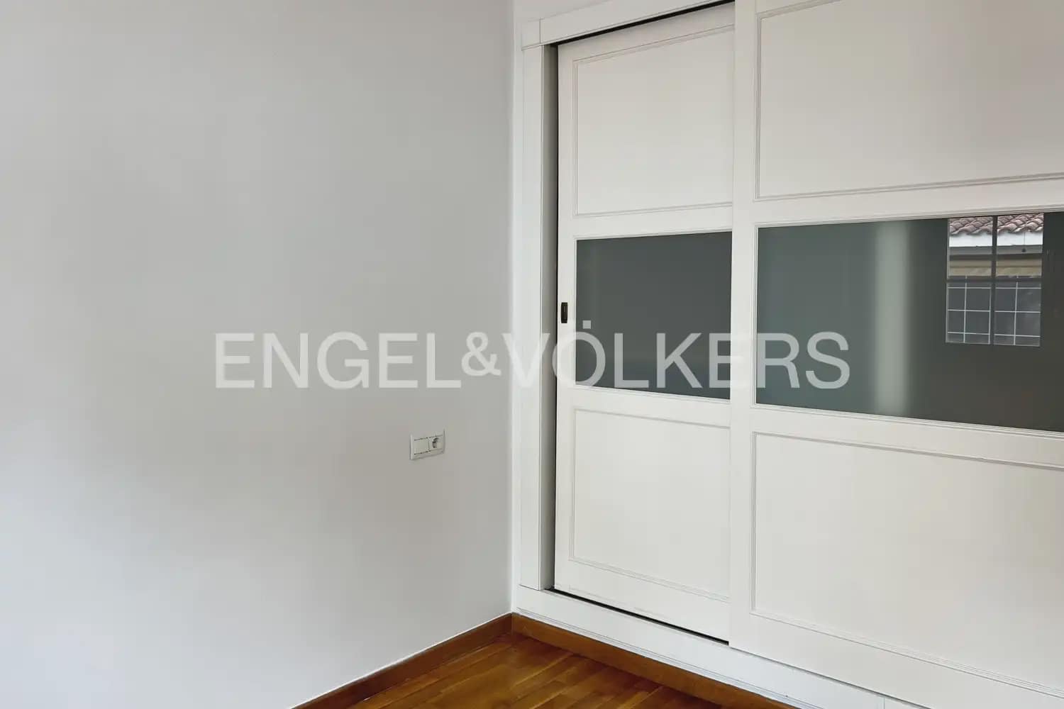 4 soverom Kjedet enebolig til leie i Riba-roja de Turia med svømmebasseng garasje - € 2 400 (Ref: 9898050)