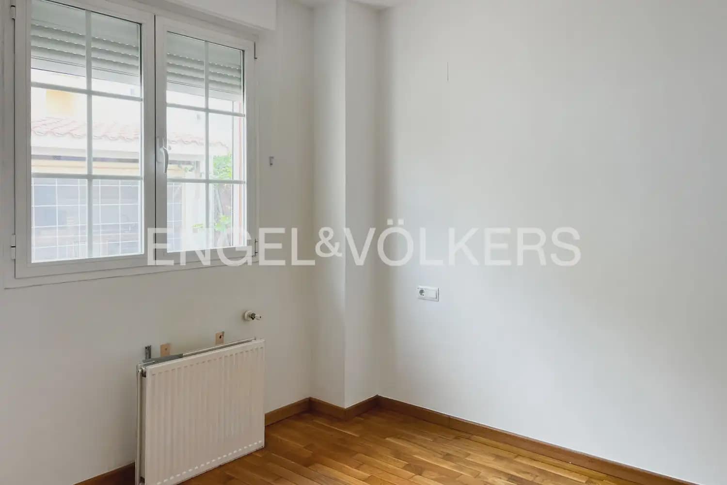 4 soverom Kjedet enebolig til leie i Riba-roja de Turia med svømmebasseng garasje - € 2 400 (Ref: 9898050)