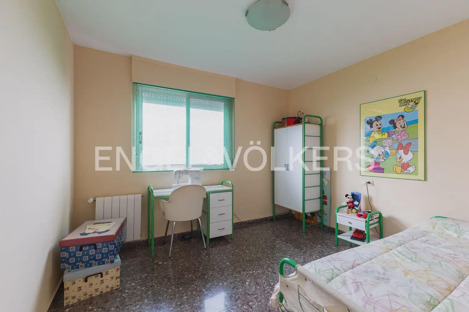 5 bedroom Townhouse for sale in Carlet with garage - € 225,000 (Ref: 9898053)