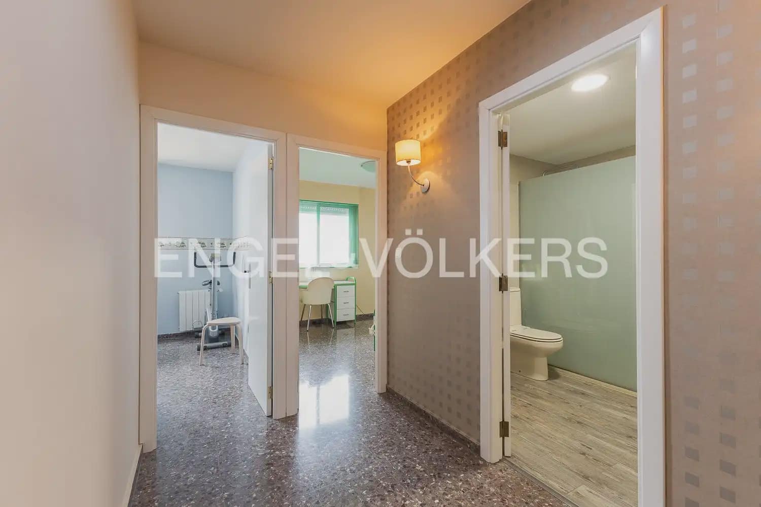 5 bedroom Townhouse for sale in Carlet with garage - € 225,000 (Ref: 9898053)