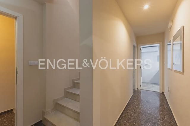 5 bedroom Townhouse for sale in Carlet with garage - € 225,000 (Ref: 9898053)
