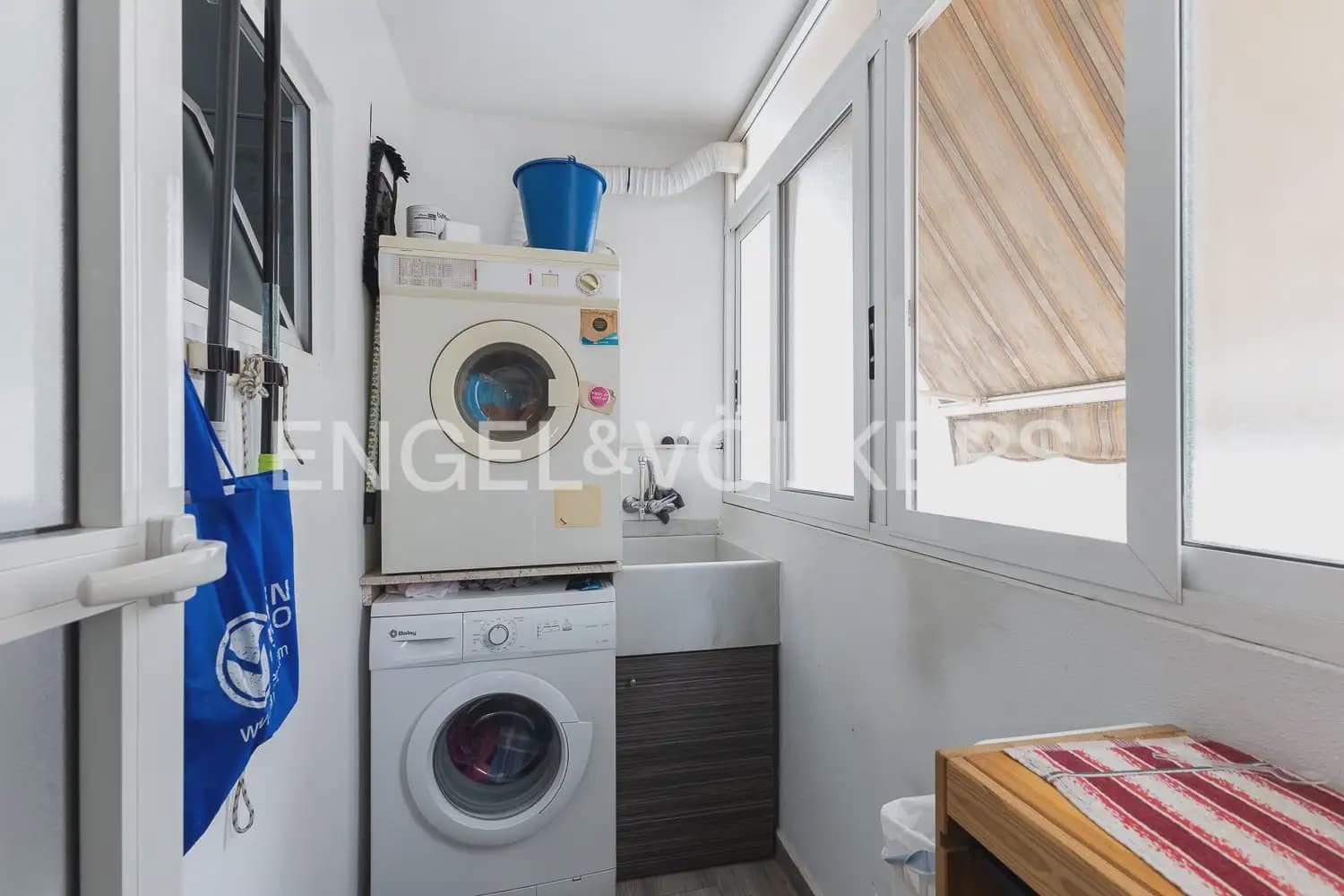 5 bedroom Townhouse for sale in Carlet with garage - € 225,000 (Ref: 9898053)