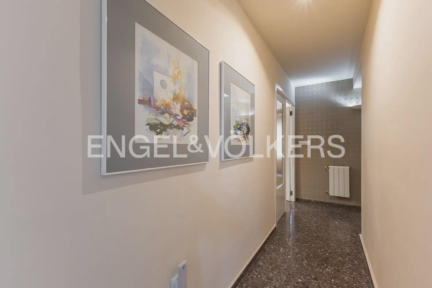 5 bedroom Townhouse for sale in Carlet with garage - € 225,000 (Ref: 9898053)