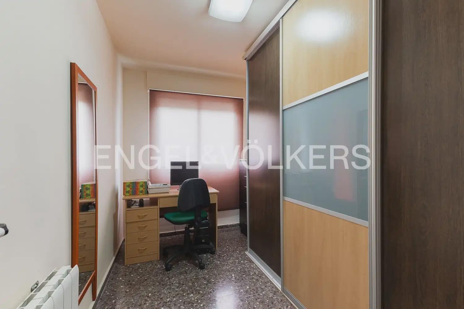 5 bedroom Townhouse for sale in Carlet with garage - € 225,000 (Ref: 9898053)