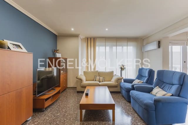 5 bedroom Townhouse for sale in Carlet with garage - € 225,000 (Ref: 9898053)