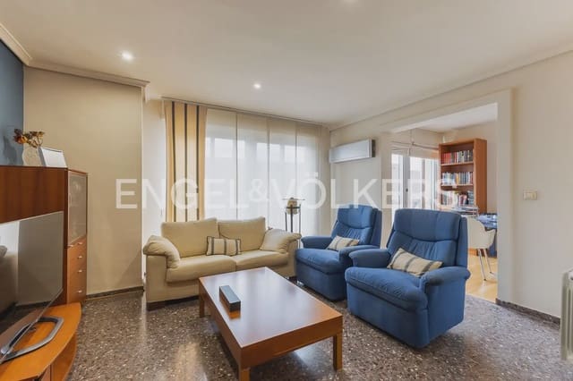 5 bedroom Townhouse for sale in Carlet with garage - € 225,000 (Ref: 9898053)