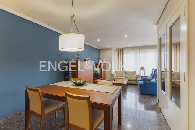 5 bedroom Townhouse for sale in Carlet with garage - € 225,000 (Ref: 9898053)