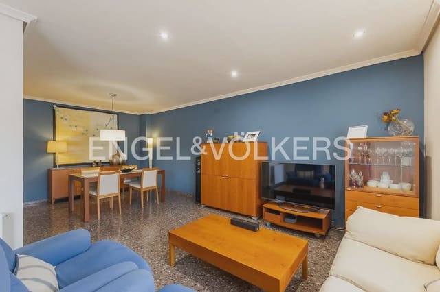 5 bedroom Townhouse for sale in Carlet with garage - € 225,000 (Ref: 9898053)