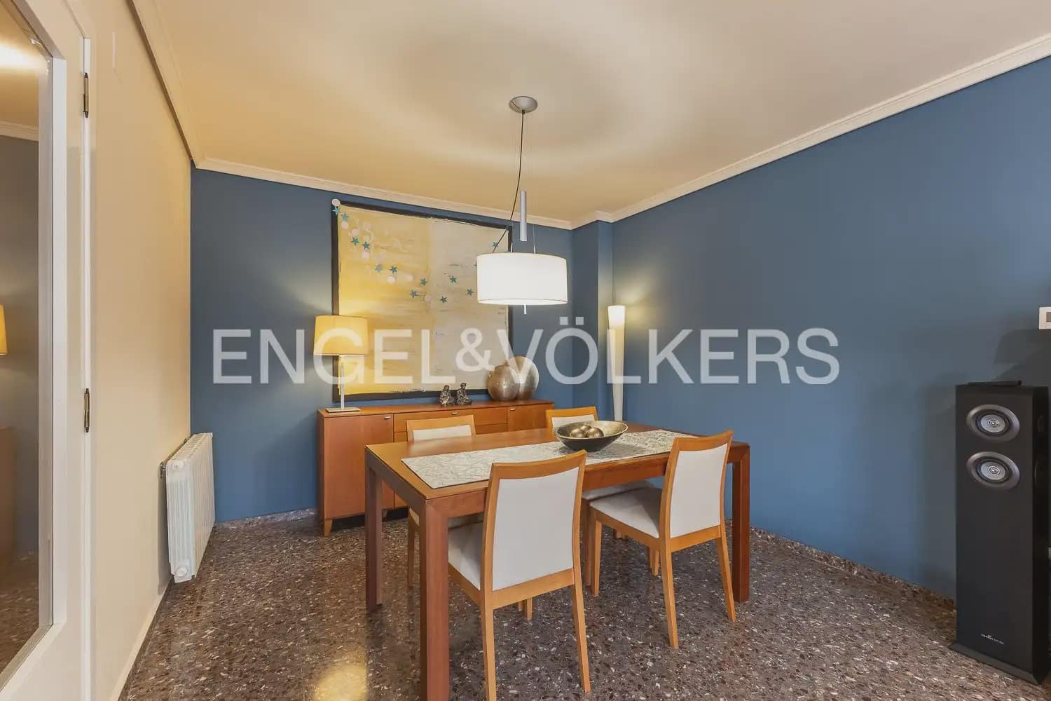 5 bedroom Townhouse for sale in Carlet with garage - € 225,000 (Ref: 9898053)