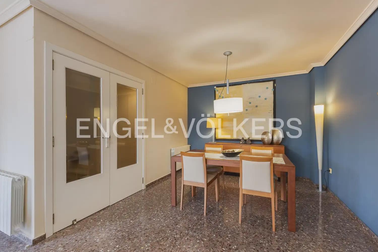 5 bedroom Townhouse for sale in Carlet with garage - € 225,000 (Ref: 9898053)