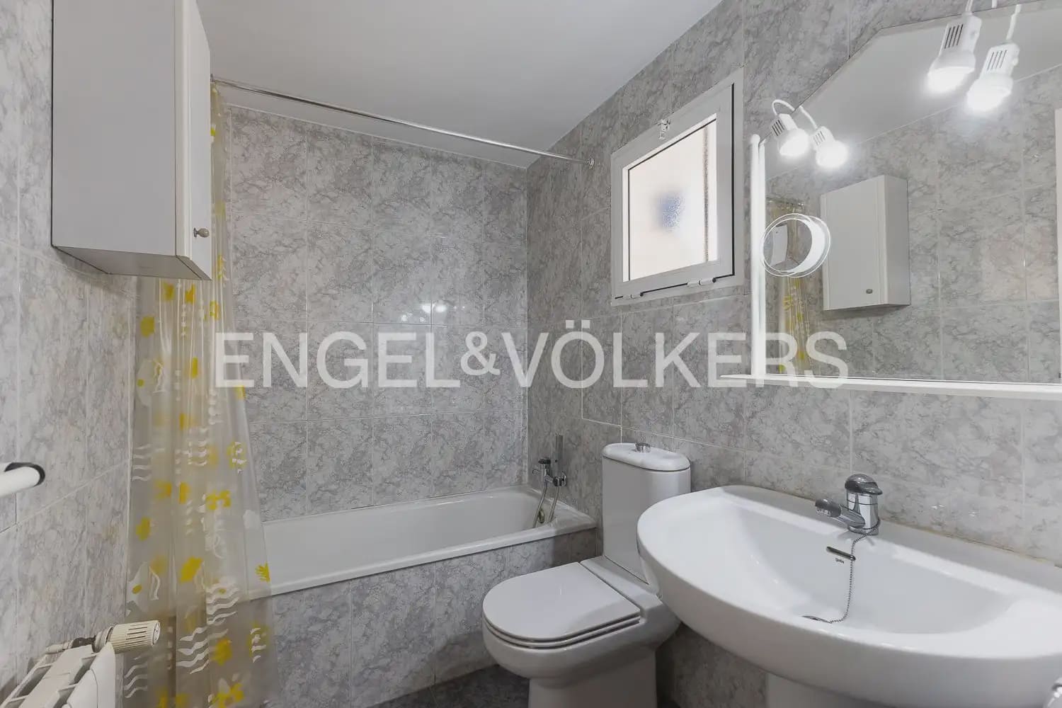 5 bedroom Townhouse for sale in Carlet with garage - € 225,000 (Ref: 9898053)