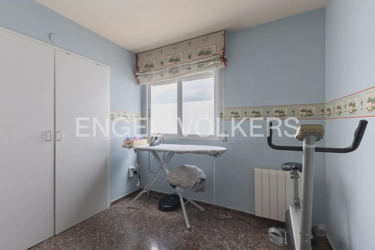 5 bedroom Townhouse for sale in Carlet with garage - € 225,000 (Ref: 9898053)