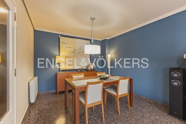 5 bedroom Townhouse for sale in Carlet with garage - € 225,000 (Ref: 9898053)