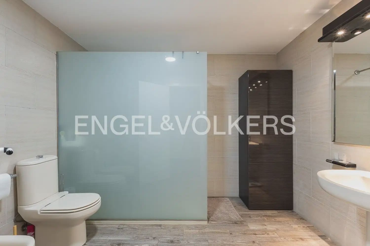 5 bedroom Townhouse for sale in Carlet with garage - € 225,000 (Ref: 9898053)