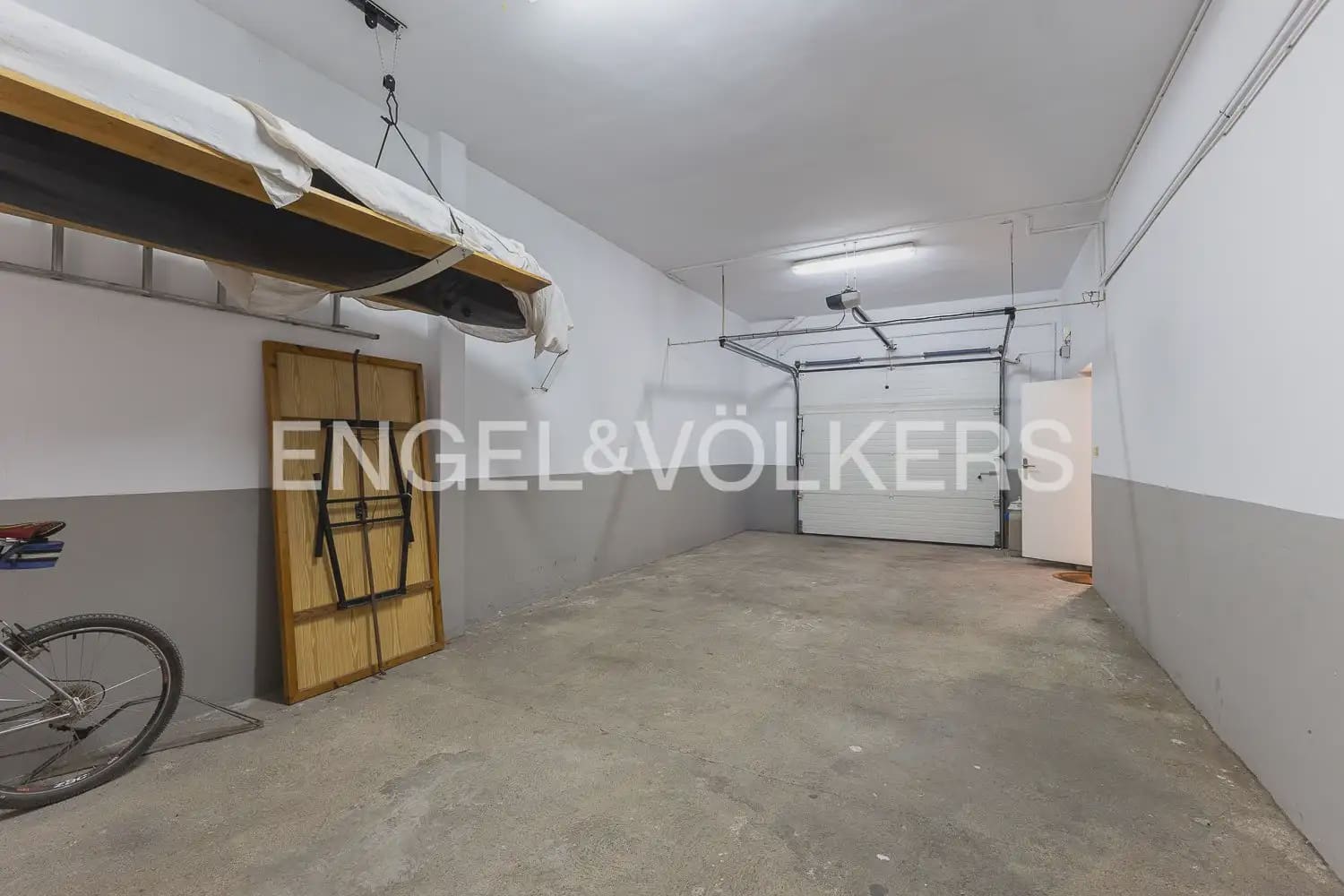 5 bedroom Townhouse for sale in Carlet with garage - € 225,000 (Ref: 9898053)