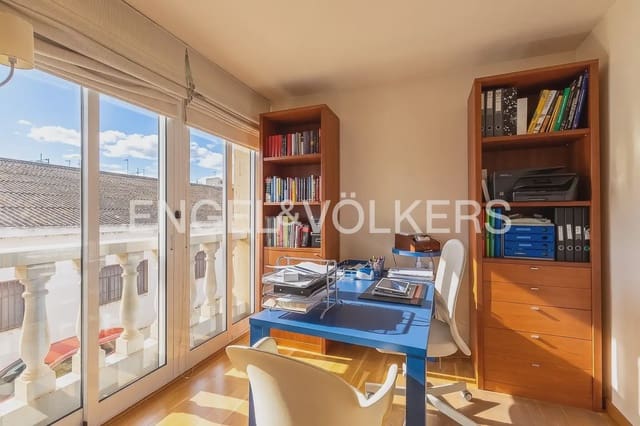 5 bedroom Townhouse for sale in Carlet with garage - € 225,000 (Ref: 9898053)